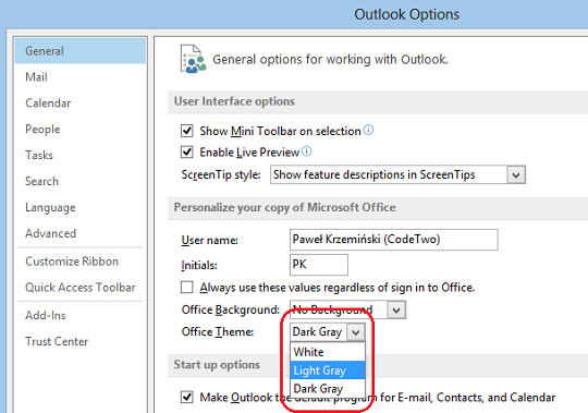 Auswahl des bevorzugten Farbschemas aus dem Drop-down-Menü in Outlook 2013